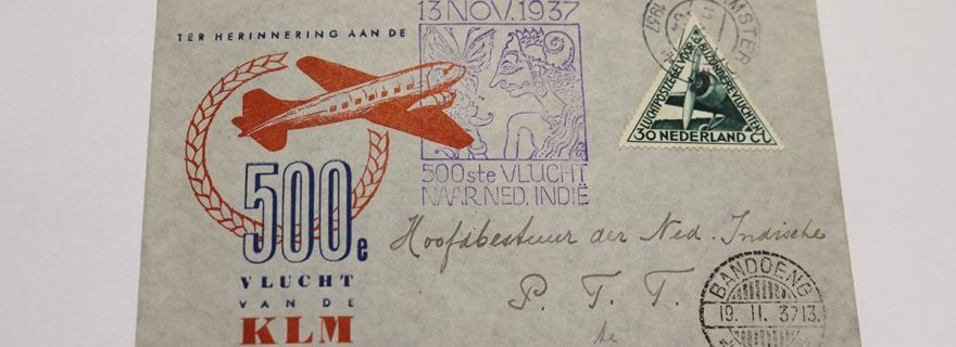 A busy route: a story of airmail between the Dutch East Indies and the Netherlands.