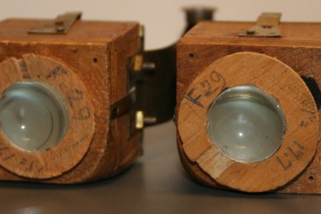 A professional Dutch wide-angle stereo camera (1902), designed by Major General Van Albada